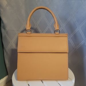 Modern picnic lunchbox in camel